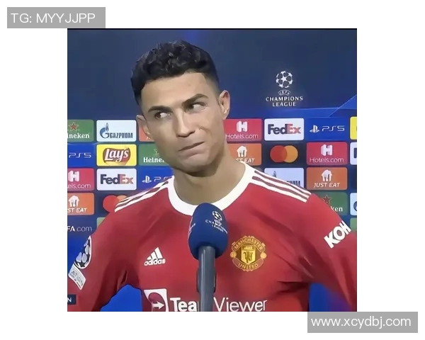 足球明星佩戴头箍的时尚瞬间展现独特个性与运动魅力